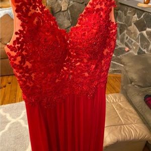 Sherri Hill prom gown size 2 red in excellent condition